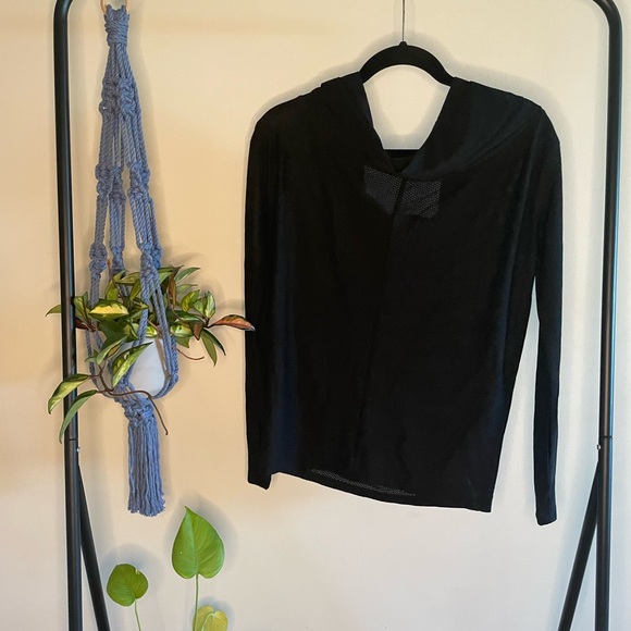 Fabletics Black Shirt - Picture 2 of 2